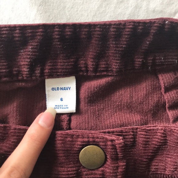 Old navy burgundy corduroy botton down mini skirt - Picture 2 of 4